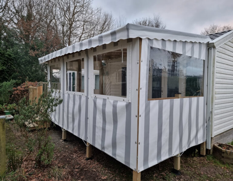 terrasse-neuve-sur-mesure-de-mobil-home-bâches-gmh-mobilhome