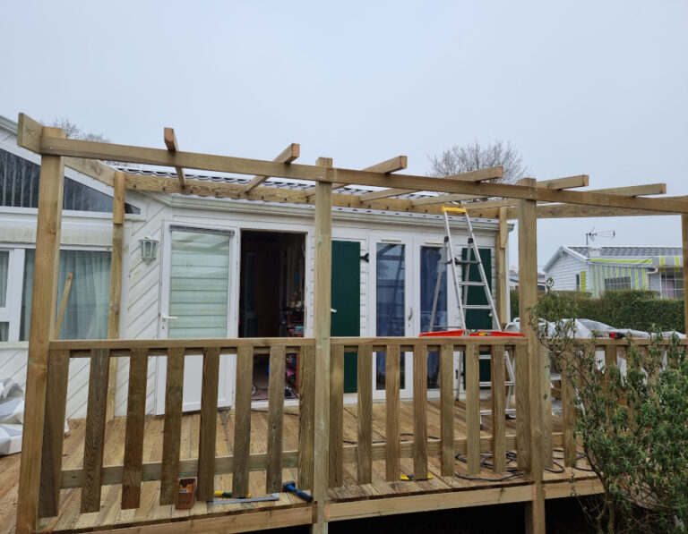 terrasse-neuve-sur-mesure-pour-mobil-home-installation-gmh-mobilhome